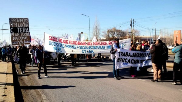 Río Negro: segundo día de paro docente con movilizaciones en las principales ciudades 