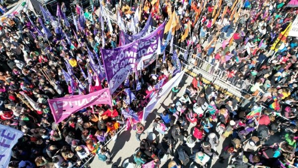 Miles de mujeres y disidencias participaron de la apertura del 36° Encuentro Plurinacional en Bariloche