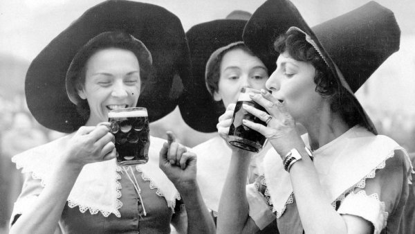 Cerveza: historia, prejuicios y mujeres