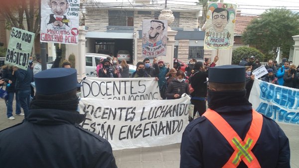 Luego de 5 semanas, las y los trabajadores de la educación riojanos continúan en lucha 