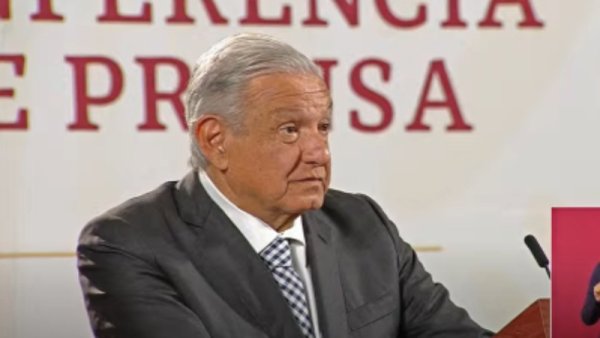 AMLO insiste en que el Ejército mexicano es "revolucionario"