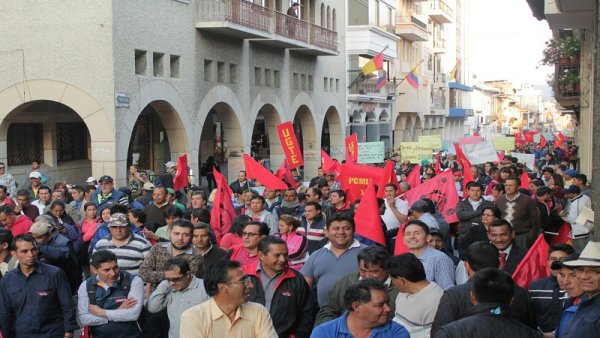 Organizaciones sindicales y populares ecuatorianas marcharon en todo el país a favor de la consulta popular