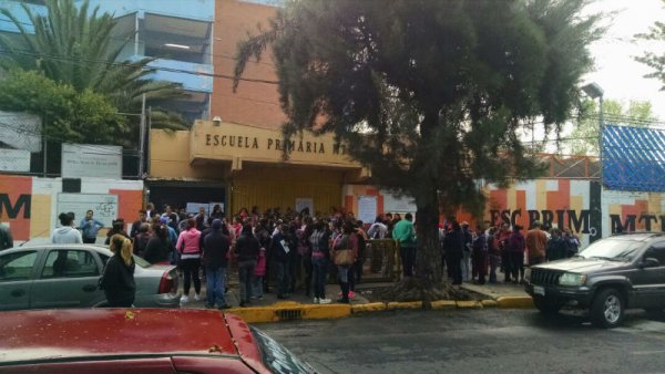 A pesar de la incertidumbre, 103 escuelas reanudan clases por orden de la SEP