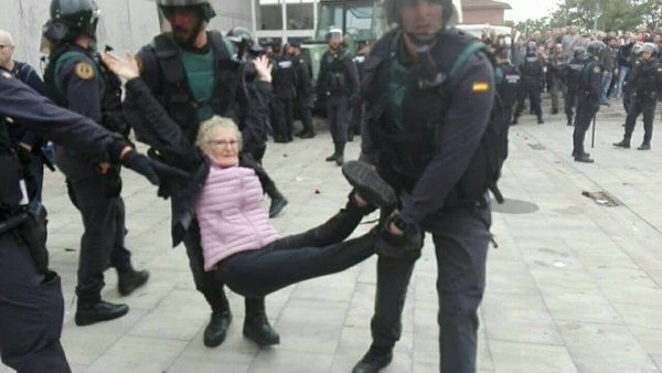 Homenaje a las mujeres grandes, heroínas del 1-O