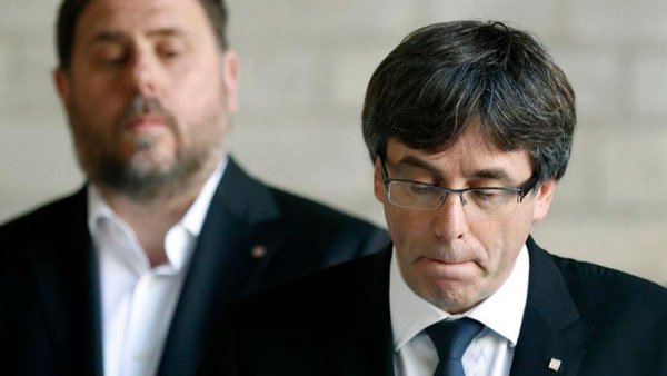 Puigdemont aplaza al martes su comparecencia en el Parlament y comienzan los recules en el Govern