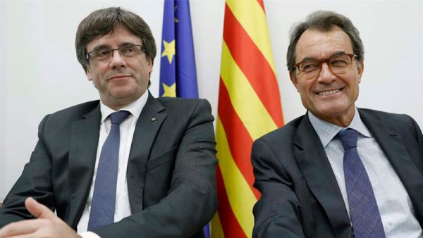 El chantaje de las empresas y las vacilaciones del Govern catalán: Qui paga mana (Quien paga manda)