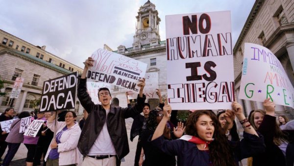 Posponen discusión sobre DACA: 'dreamers' en la incertidumbre hasta 2018