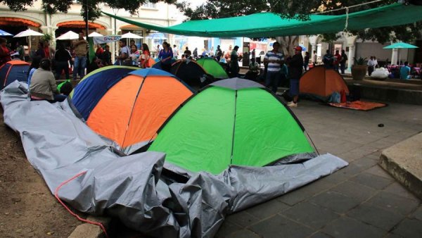 Los medios del poder contra maestros y normalistas en Oaxaca