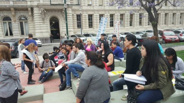 Universidad Arturo Jauretche: 140 docentes no cobran sus sueldos