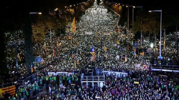 [VIDEO] 750.000 personas llenan las calles de Barcelona por la libertad de los presos políticos catalanes