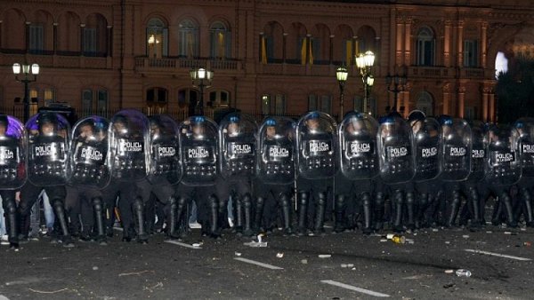 Por detenciones en Plaza de Mayo: presentación y convocatoria en Comodoro Py 