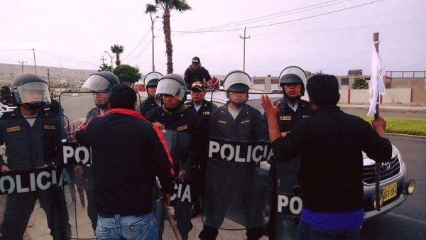 Brutal represión policial con 22 trabajadores detenidos