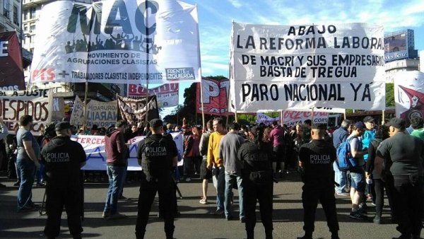 Los trabajadores de la salud decimos: paro y movilización contra los ataques del Gobierno