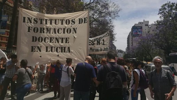 CABA: terciarios y docentes marcharon contra las reformas