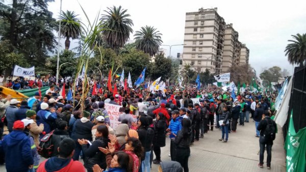 [Video] Dirigentes del PTS-Frente de Izquierda convocan a movilizar contra los despidos en La Esperanza