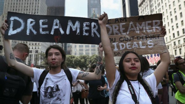 Nueva protesta de 'dreamers' en Capitolio contra medidas de Trump