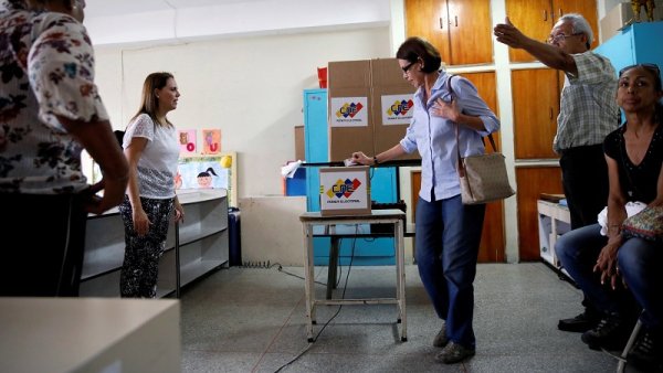 Arrancan las elecciones municipales con un chavismo que compite casi en solitario