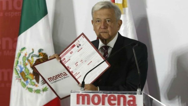 Por tercera vez AMLO se registra como precandidato a presidente por MORENA