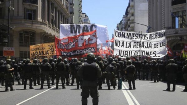 Maestros mexicanos en solidaridad con Daniel Sandoval y los reprimidos en Argentina