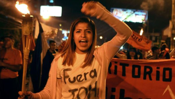 Resistencia hondureña con rostro de mujer