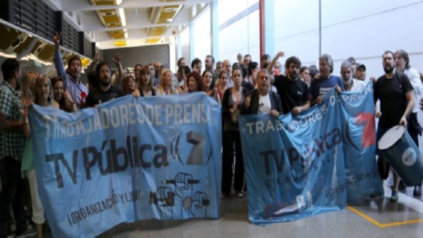 TV Pública: trabajadores denuncian lock out, vaciamiento e intimidación policial