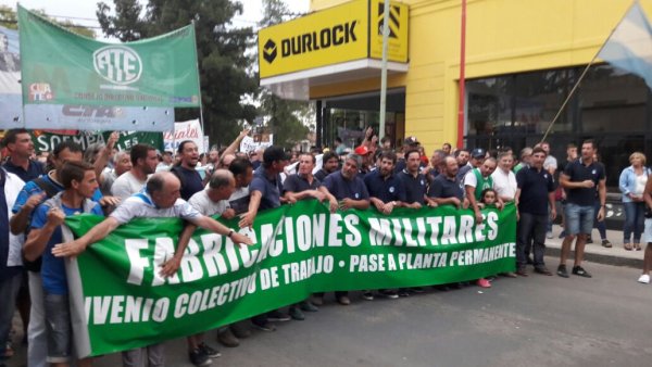 Lo que no sale en los grandes medios: multitudinaria marcha en Azul contra los despidos