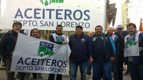 En un guiño a las patronales y el Gobierno, el Sindicato Aceitero de San Lorenzo firmó un 15 % de aumento