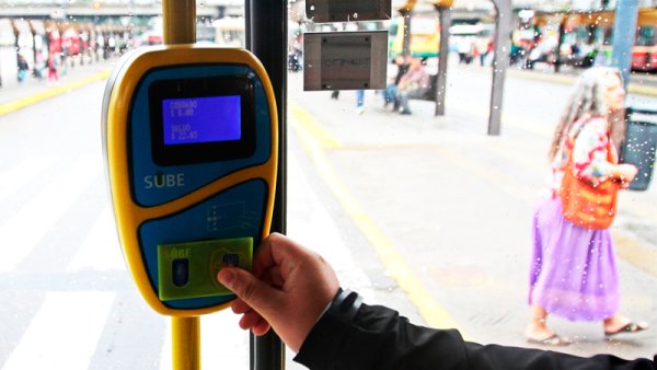 Hoy vuelven a subir los boletos de colectivo y tren