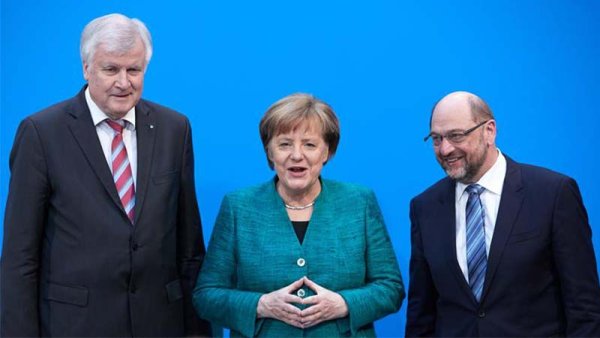 Merkel y Schulz renuevan la gran coalición endureciendo las políticas migratorias 