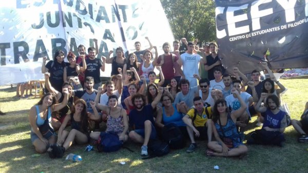 Hospital Posadas: La juventud del PTS recaudó más de $50000