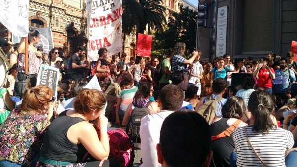 1M: estudiantes terciarios y docentes se movilizan a la Legislatura