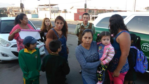 Con Carabineros terminó manifestación pacífica de alumnos y apoderados