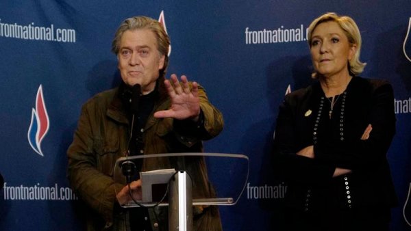 Steve Bannon, estrella del Congreso del Frente Nacional francés