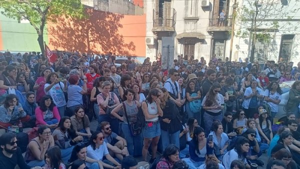 Hospital Bonaparte: “El Gobierno miente y desconoce el rol del Equipo Interdisciplinario en salud mental” 