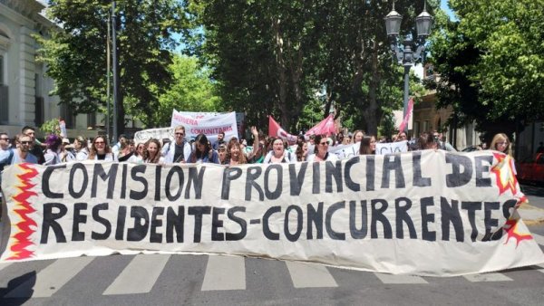 La Plata: paro y movilización de residentes y trabajadores de la salud a Gobernación