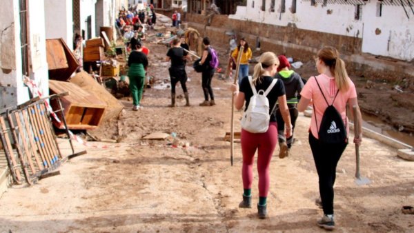 Sindicat de Llogateres : “Hay que ponerlo todo - casas, alimentos, materiales, recursos - al servicio de la vida y el bien común”