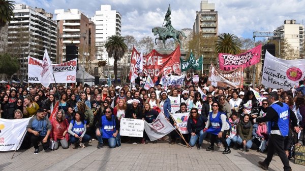 No da lo mismo con quién marchar: un debate en torno a la participación de Amsafe Rosario el 24 de marzo