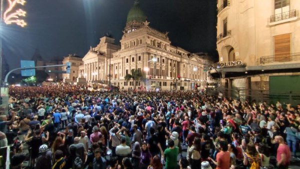 [Fotogalería] Masiva concentración frente al Congreso Nacional 