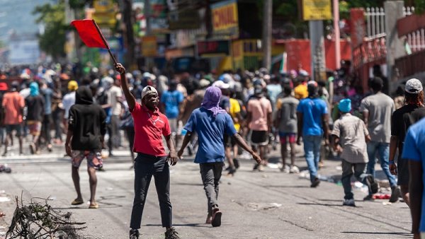 Multitudinarias protestas sacuden a Haití contra el alza de los combustibles