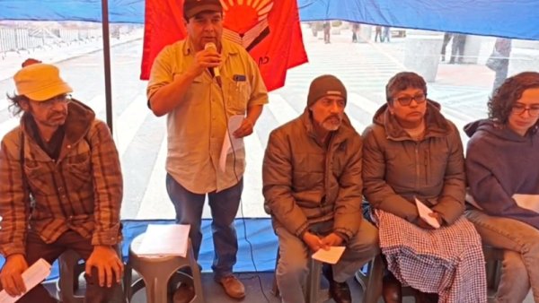 Trabajadores estatales realizan conferencia de prensa desde plantón en la CDMX 