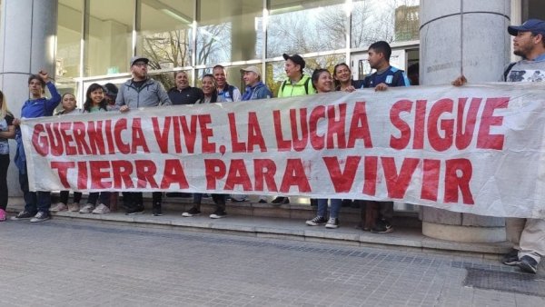 Familias de Guernica permanecen en el municipio tras incumplimiento en la firma de actas