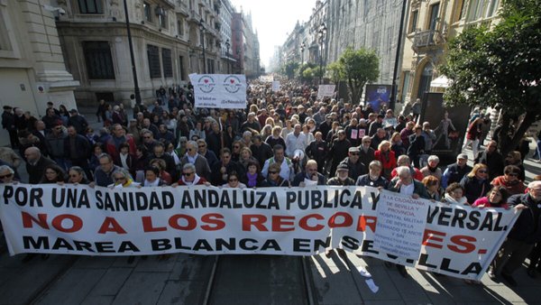 Ataque a la sanidad pública: la Junta de Andalucía aprueba derivar pacientes a la privada en Atención Primaria