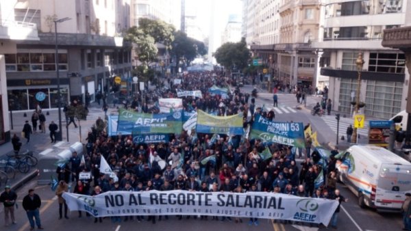 Trabajadores de la AFIP se declaran en estado de alerta y movilización