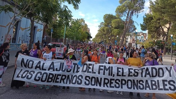 Marcharon miles de mujeres en Neuquén por el 8M