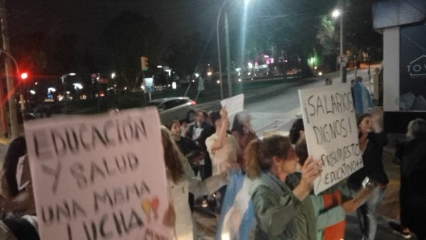 La lucha docente tiene su replica en las calles de Carlos Paz