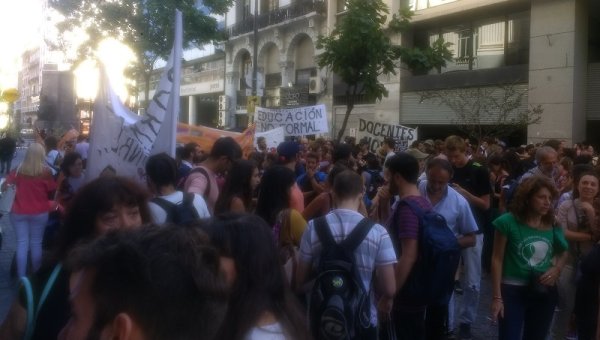 CABA: estudiantes y docentes se movilizaron contra el cierre de profesorados