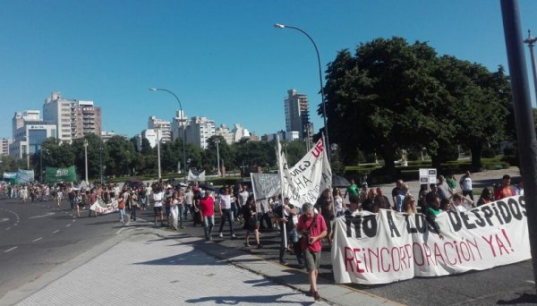 Marcha de los trabajadores de UEP contra el cierre y los despidos