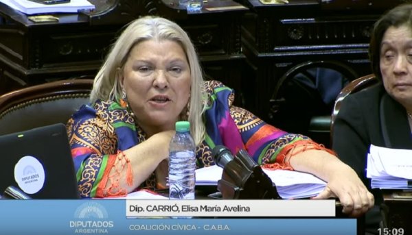 Carrió intentó disimular la dura derrota del Gobierno