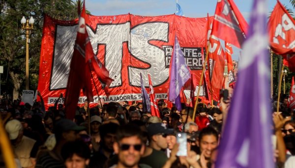 Importante columna del PTS en la movilización a Plaza de Mayo