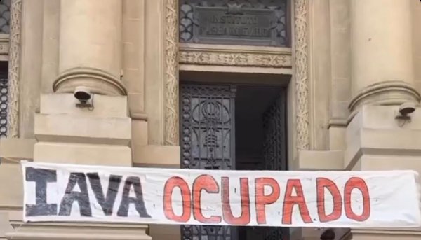 Gremio del IAVA ocupa el liceo y se enfrenta a amenazas de Secundaria